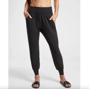 NWT Athleta Studio Jogger in Black, XS Petite
